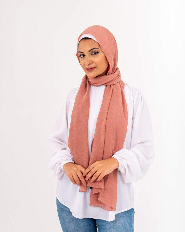 Crinkled Cotton Salmon scarf