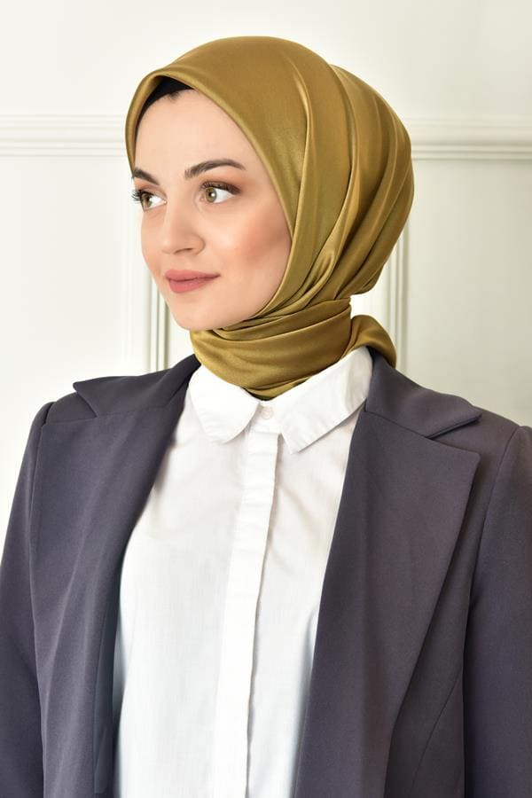 Shiny square silk scarf Gold