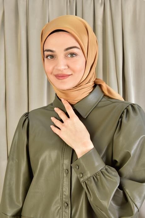 Shiny square silk scarf Camel