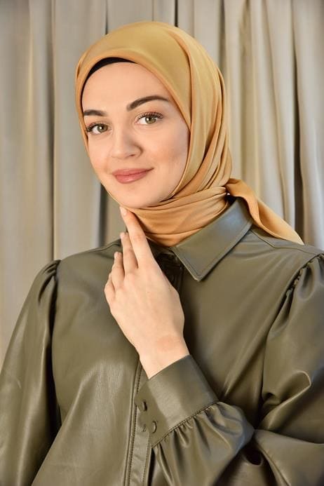 Shiny square silk scarf Camel