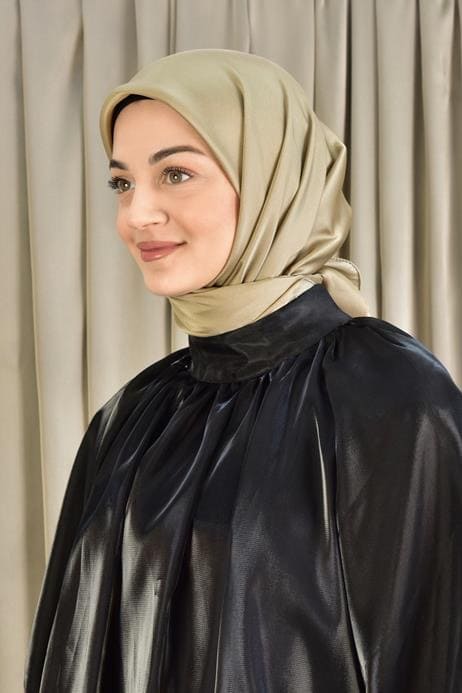 Shiny square silk scarf Sand