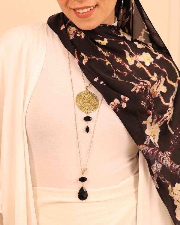Elegant gold Necklace